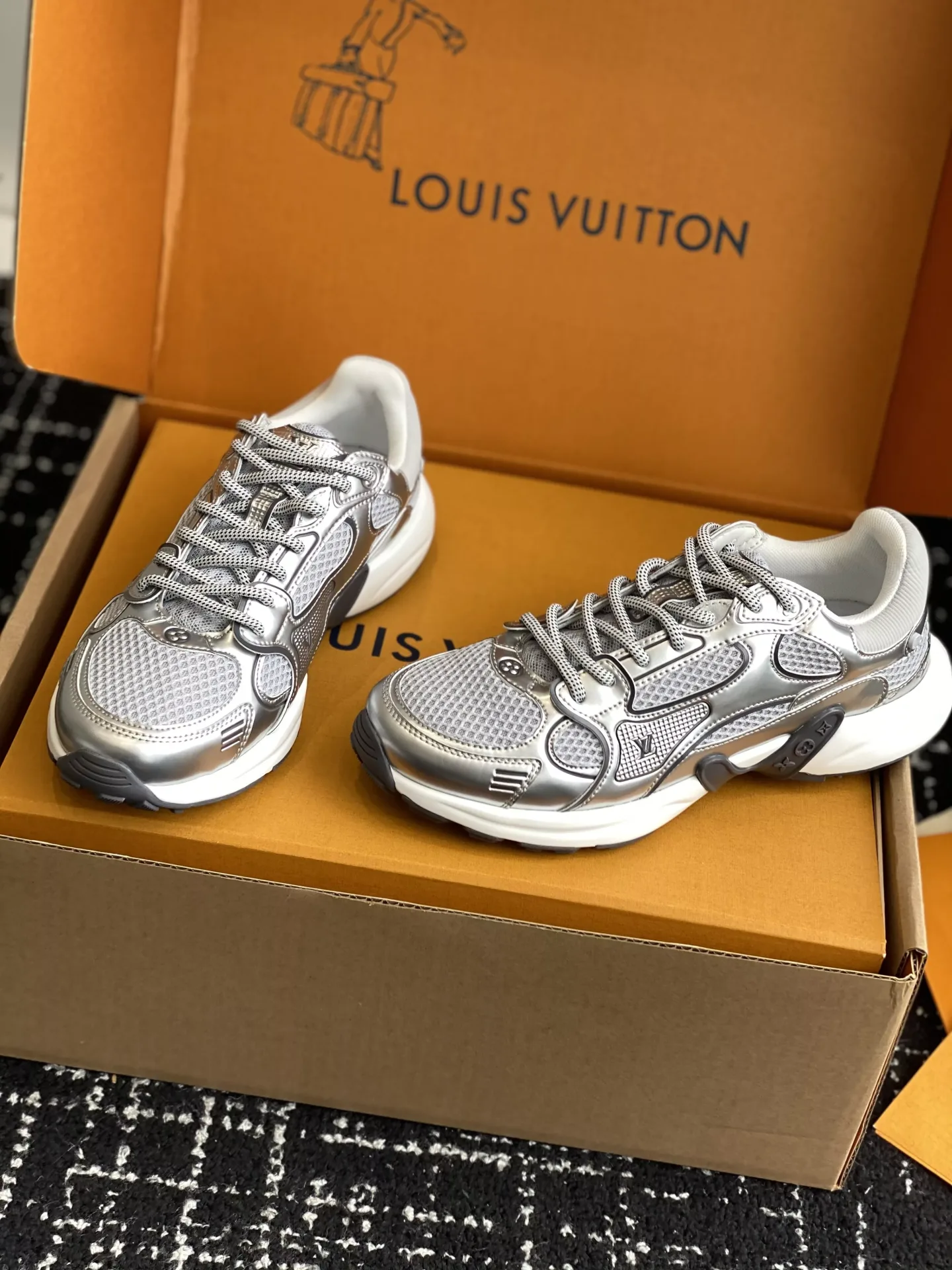 Louis Vuitton Olympia-03