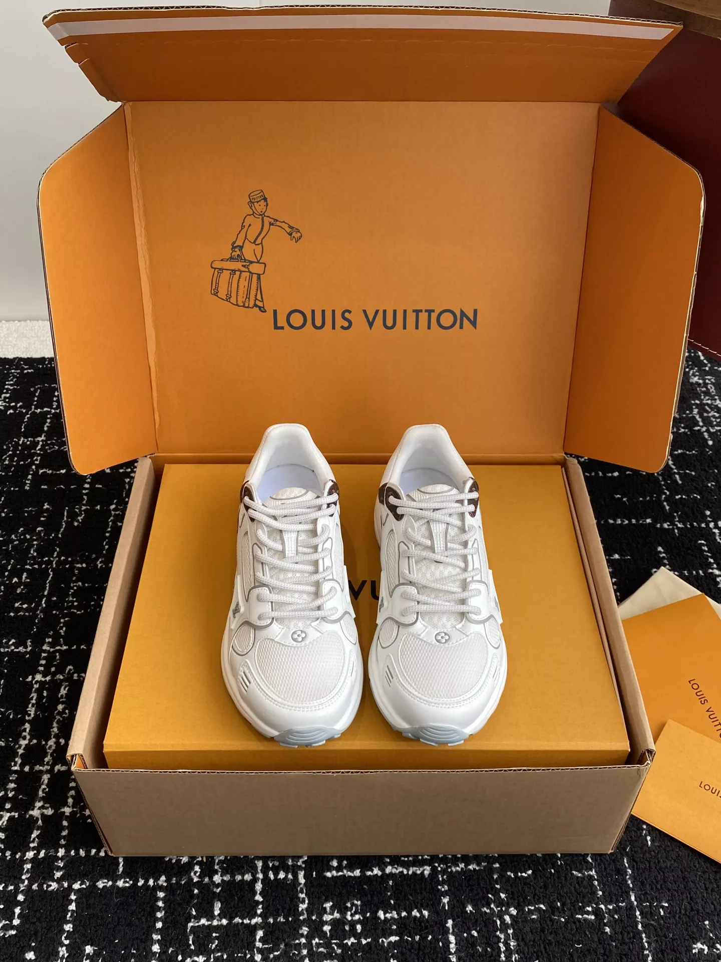 Louis Vuitton Olympia-21