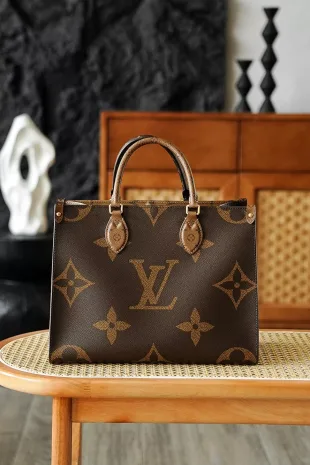 Louis Vuitton OnTheGo MM