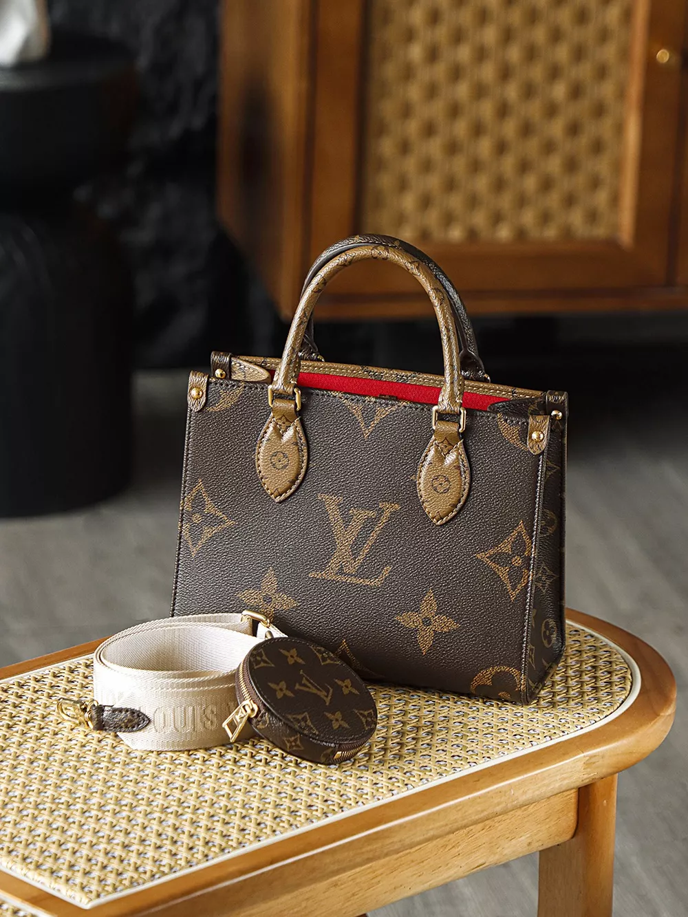 Louis Vuitton OnTheGo PM-07