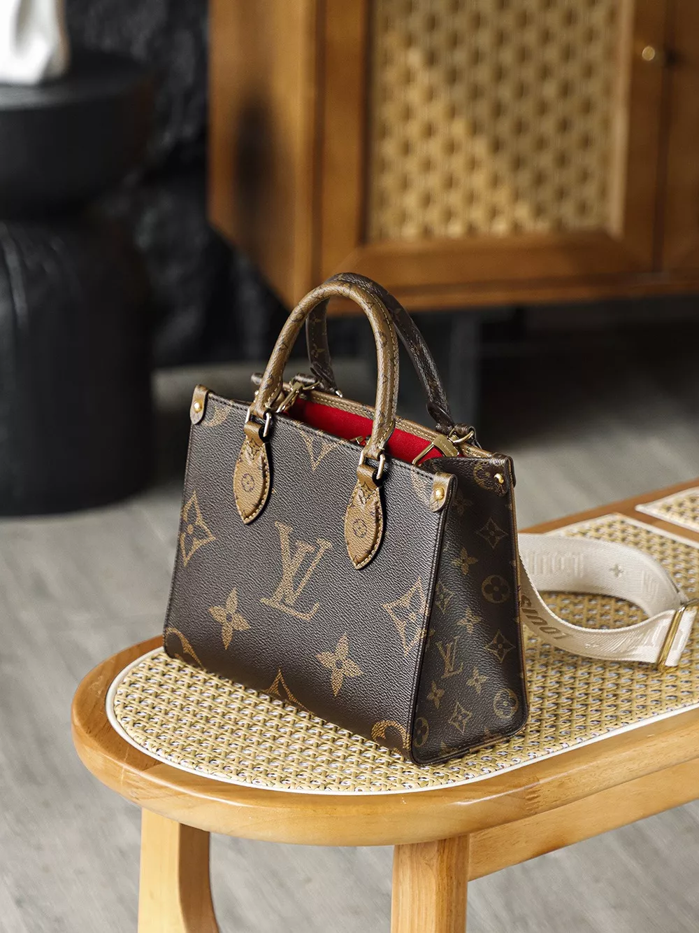 Louis Vuitton OnTheGo PM-08