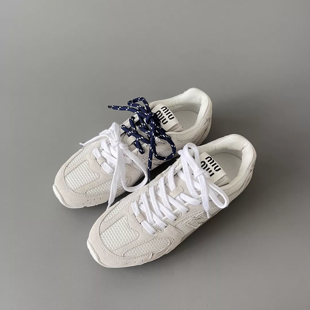 Miu Miu x New Balance 530-10