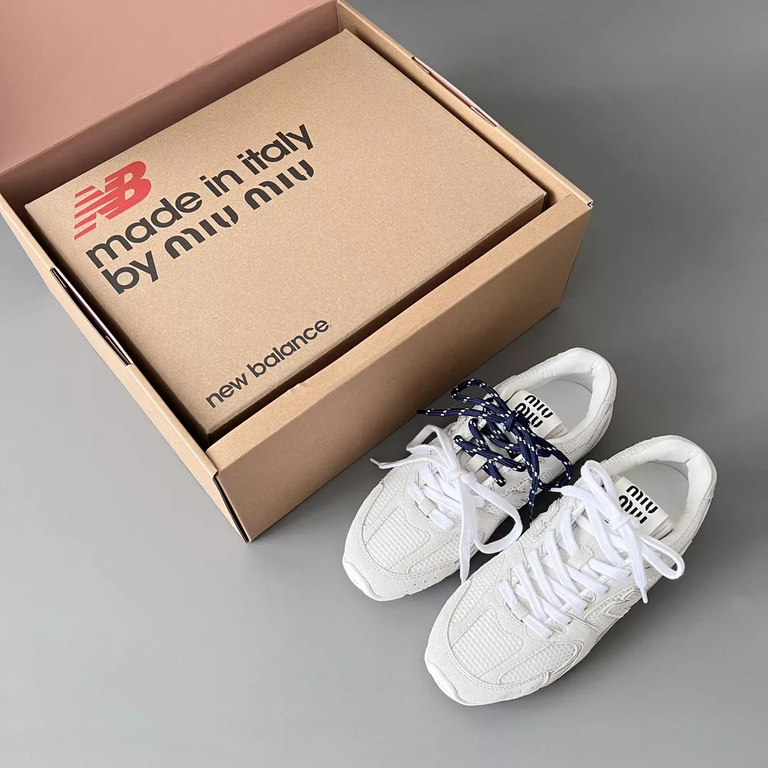 Miu Miu x New Balance 530-18