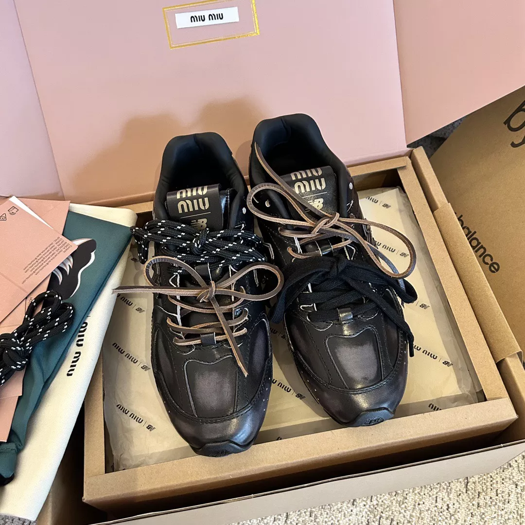 Miu Miu x New Balance 530-19