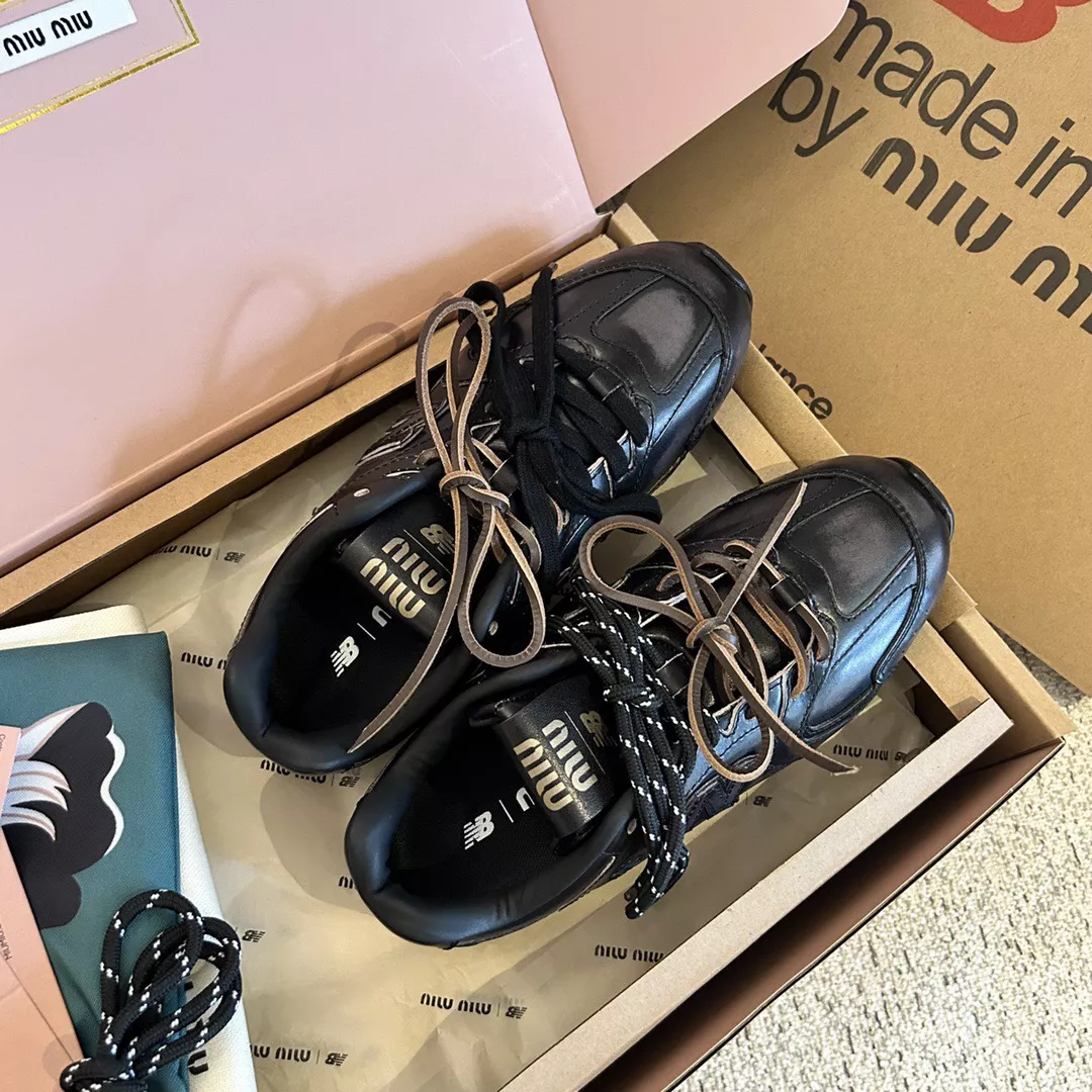 Miu Miu x New Balance 530-20
