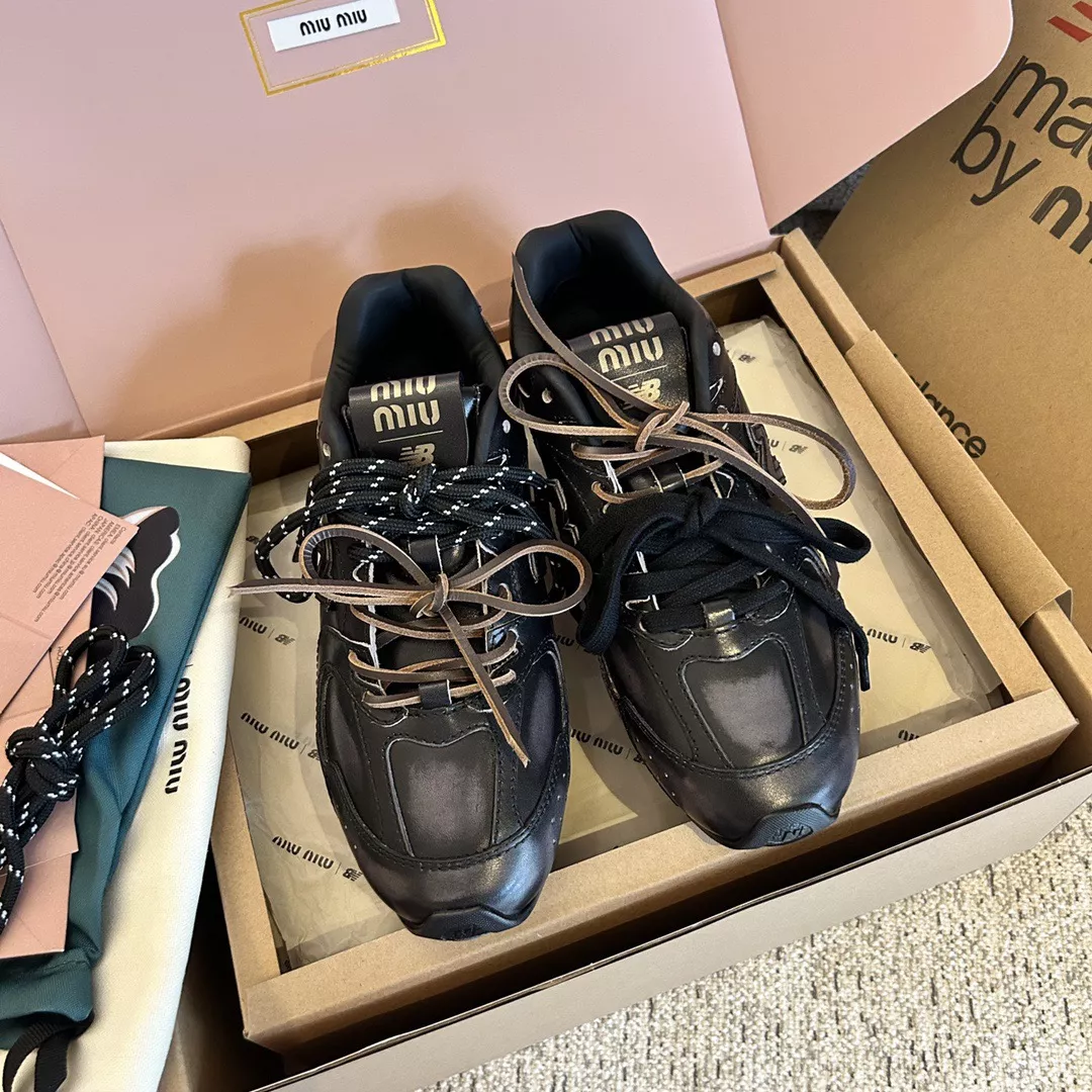 Miu Miu x New Balance 530-22