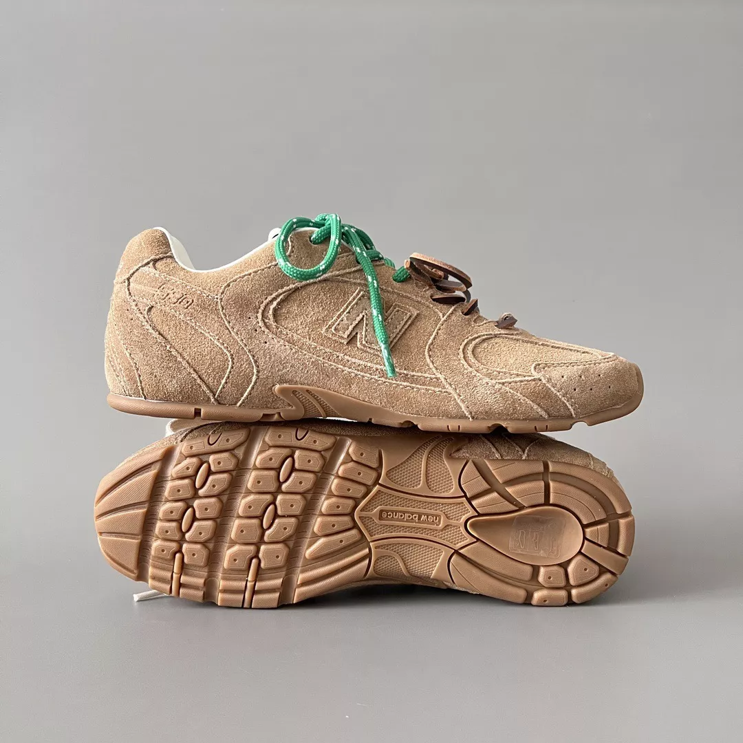 Miu Miu x New Balance 530-34