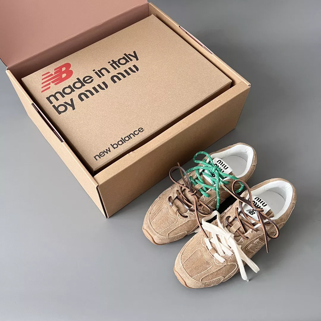 Miu Miu x New Balance 530-36