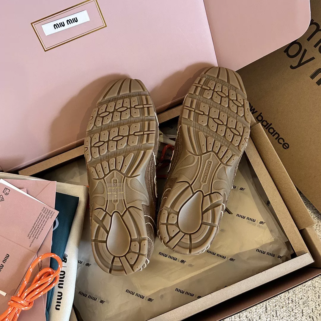 Miu Miu x New Balance 530-54