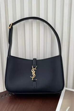 Yves Saint Laurent LE 5 À 7