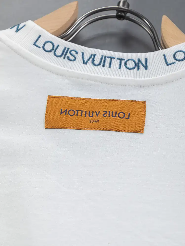 Louis-Vuitton-1482-8