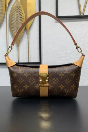 Louis Vuitton Pochette Mia