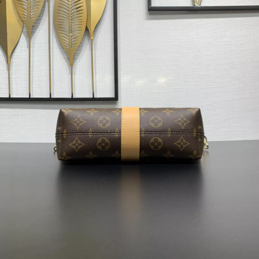 Louis-Vuitton-Pochette-Mia-04-1.webp