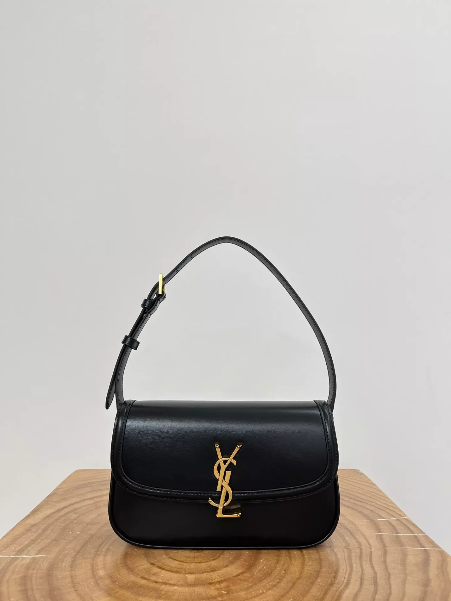 Yves-Saint-Laurent-Solferino-01-1.webp