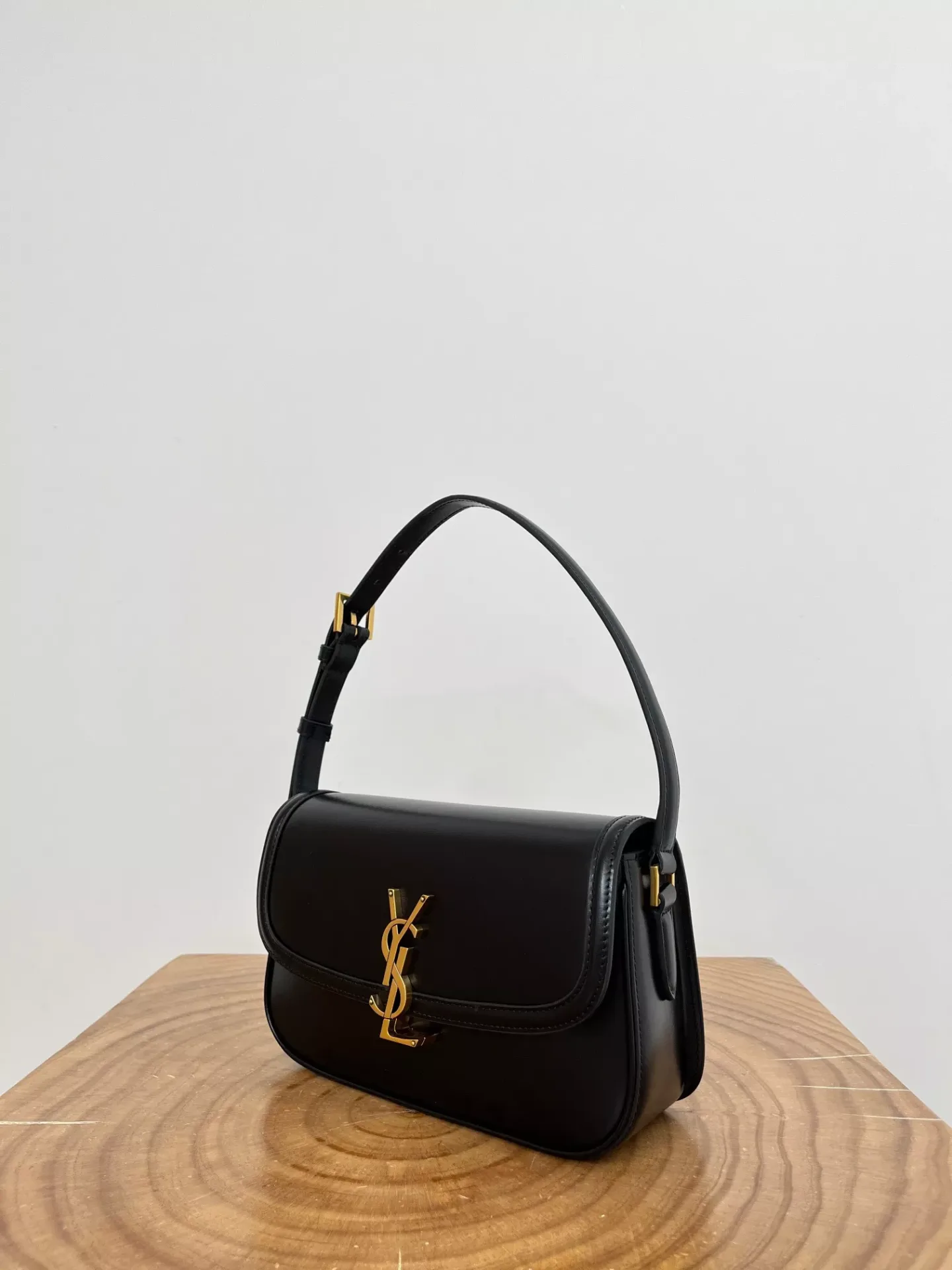 Yves-Saint-Laurent-Solferino-02-1.webp